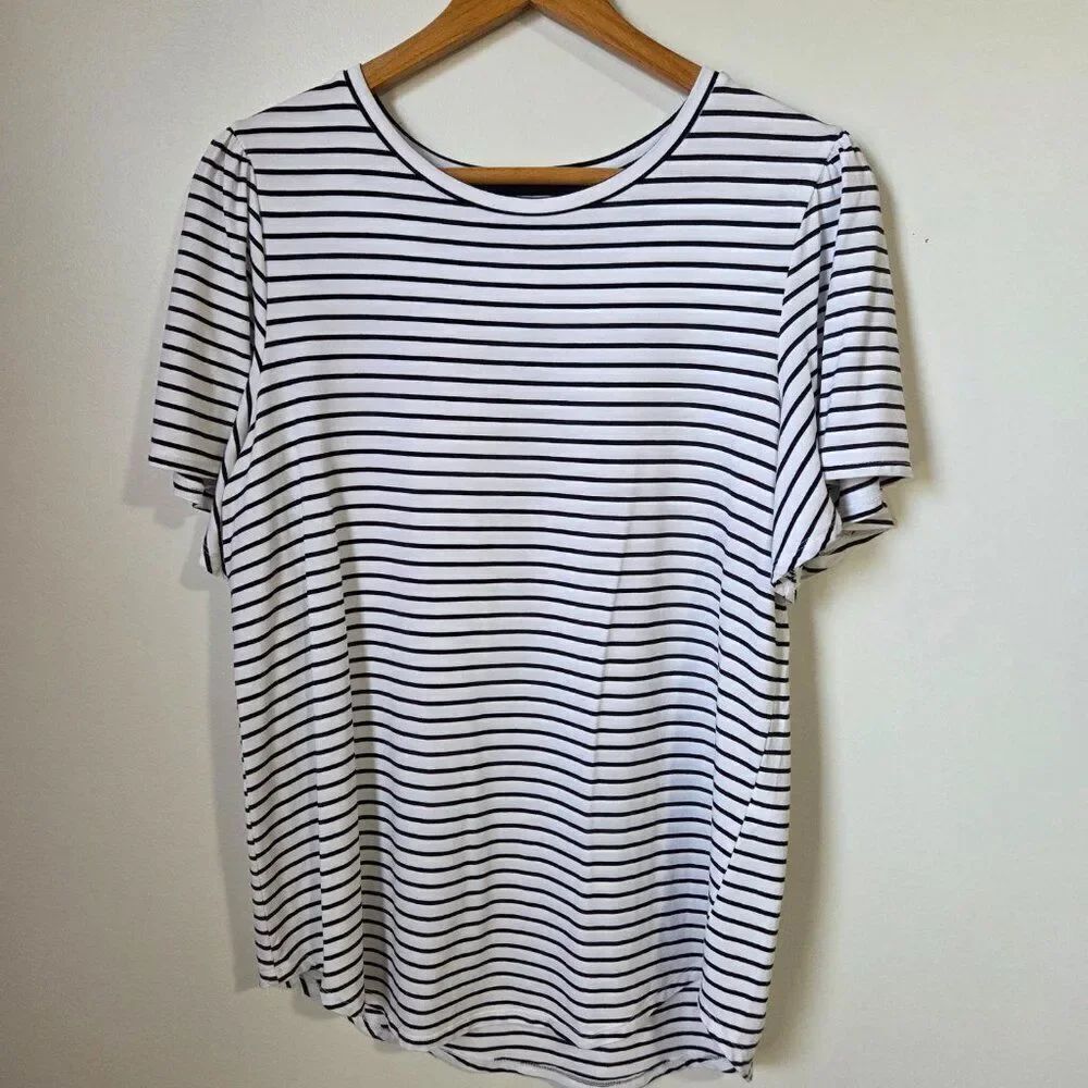 EUC LIKE NEW CHICO'S STRIPED WHITE BLACK BELL SHORT SLEEVES TOP SIZE M WOMENS
